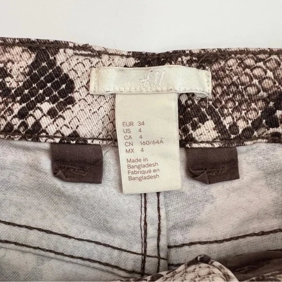 H&M Python Print Highwaisted Shorts - Picture 2 of 7
